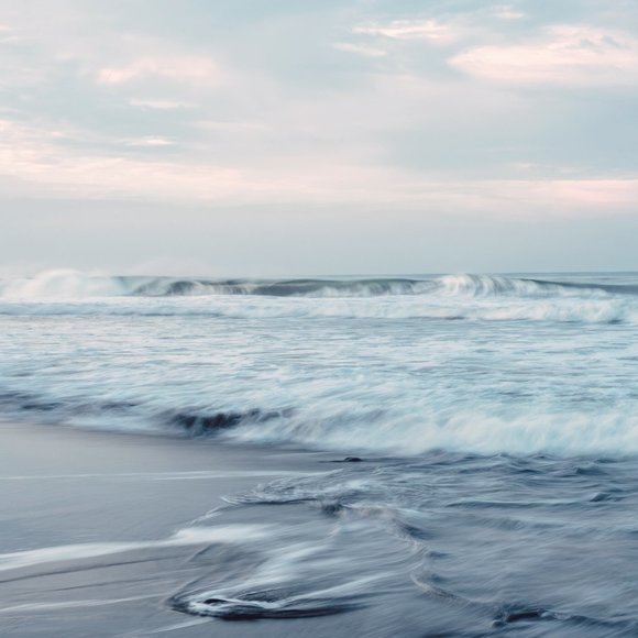 Meet your Posher, Becca - Picture 3 of 3